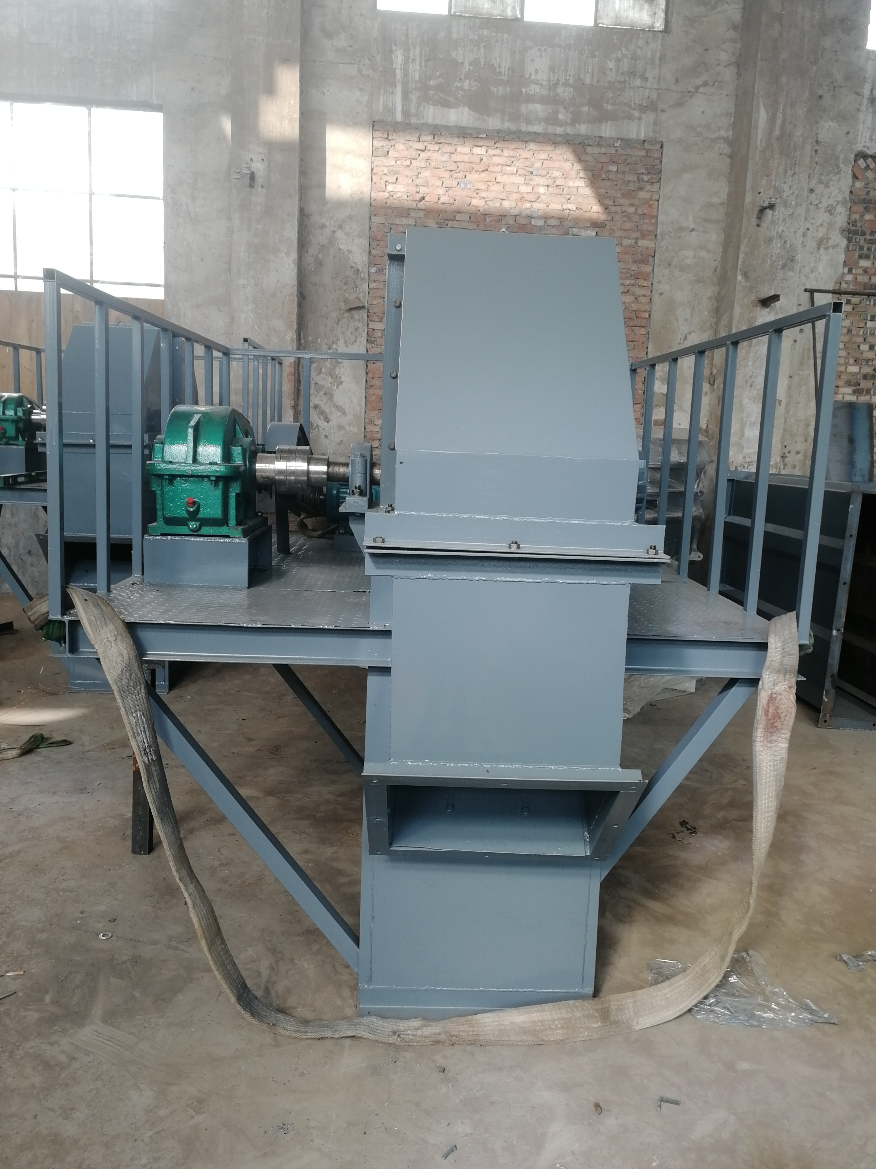 垂直提升機慢有慢的好處，冷卻連續(xù)(往復(fù)式垂直提升機)